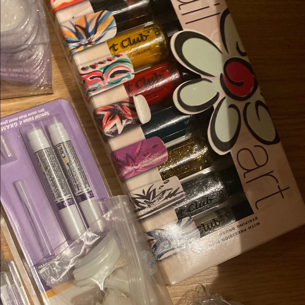 H&M nail art
